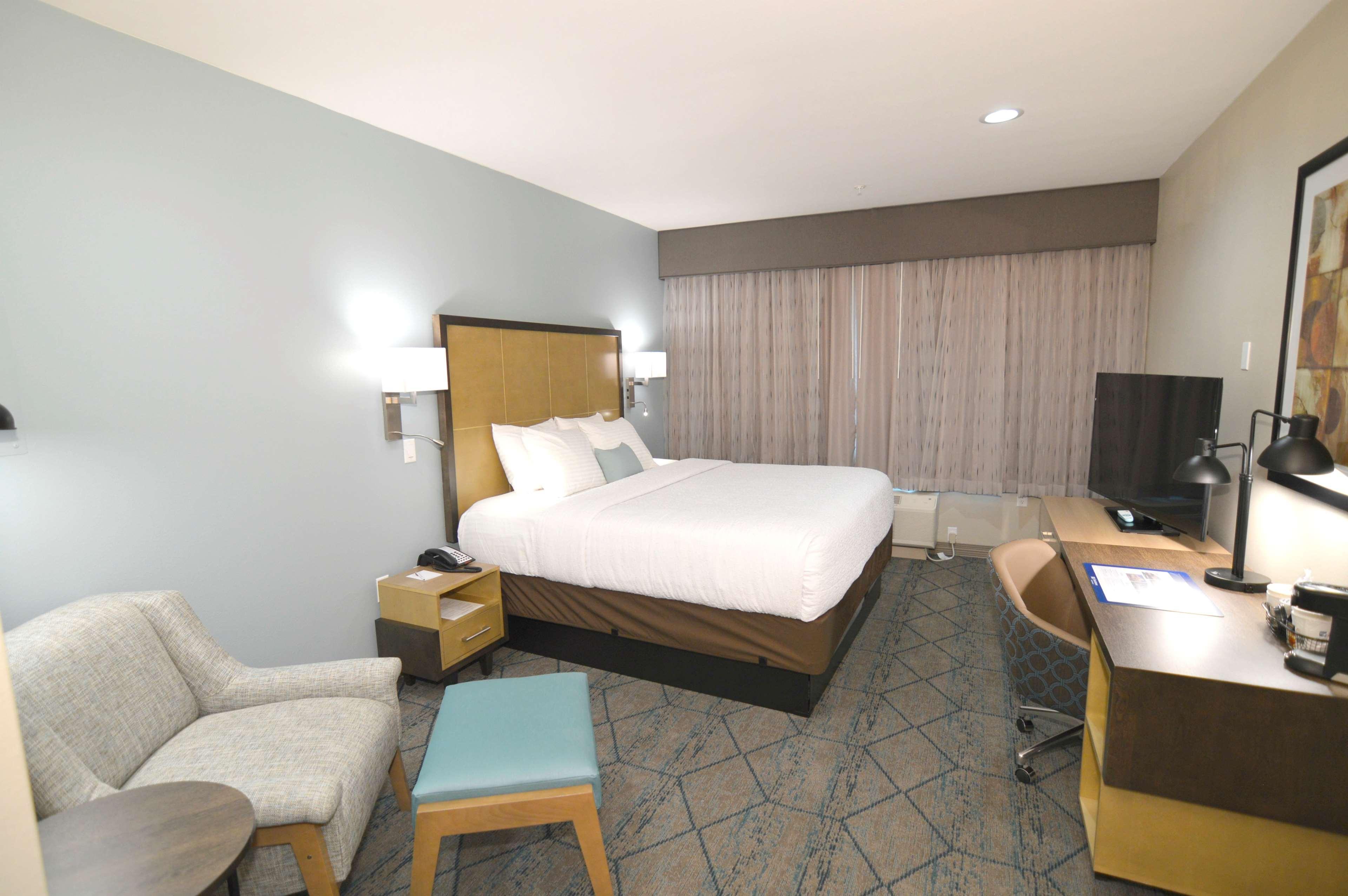 Best Western Plus Pleasanton Hotel Экстерьер фото
