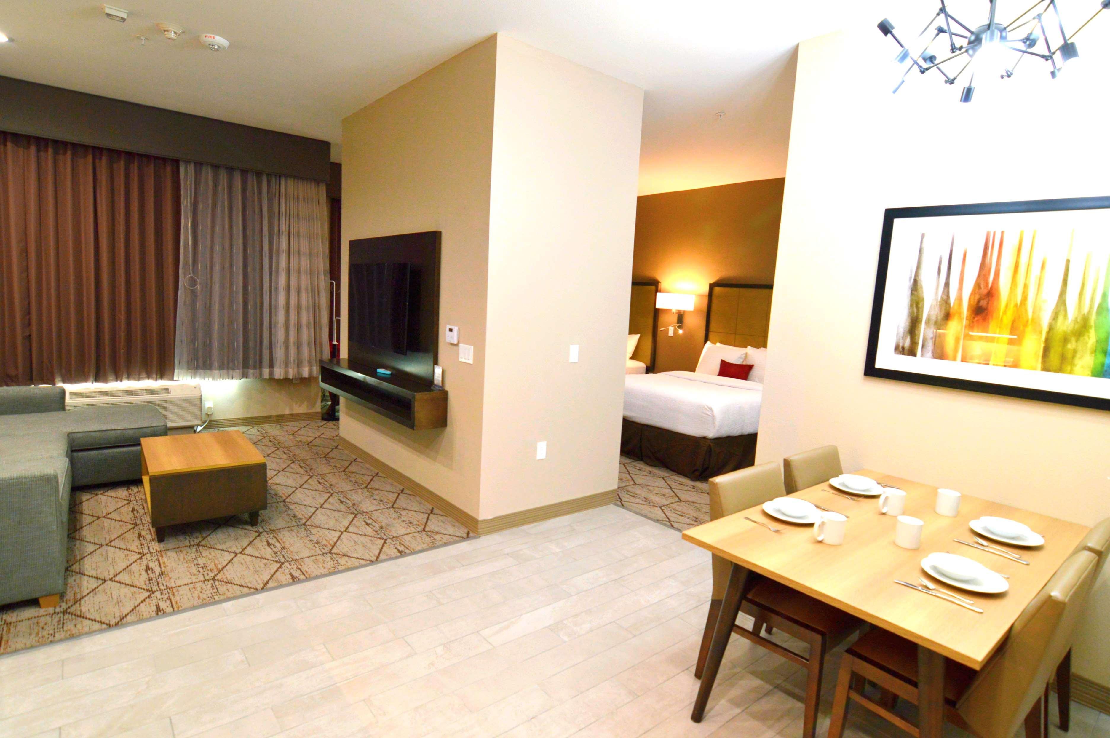 Best Western Plus Pleasanton Hotel Экстерьер фото