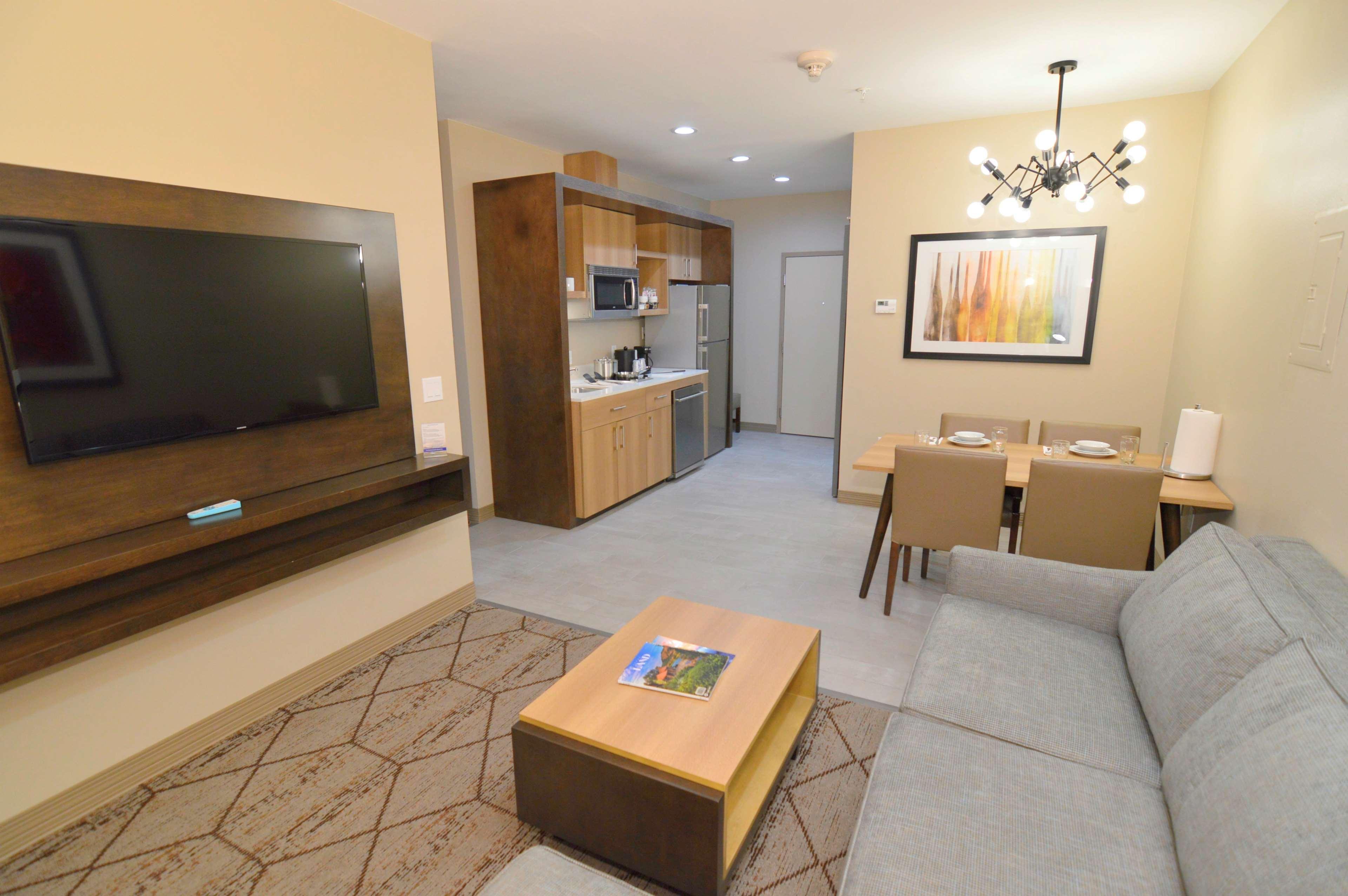 Best Western Plus Pleasanton Hotel Экстерьер фото